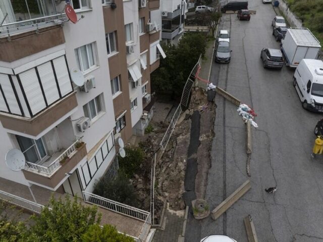 Buca'da "İstinat Duvarı" Krizi: Bina Sakinleri Tedirgin, Çözüm Bekleniyor! 2026