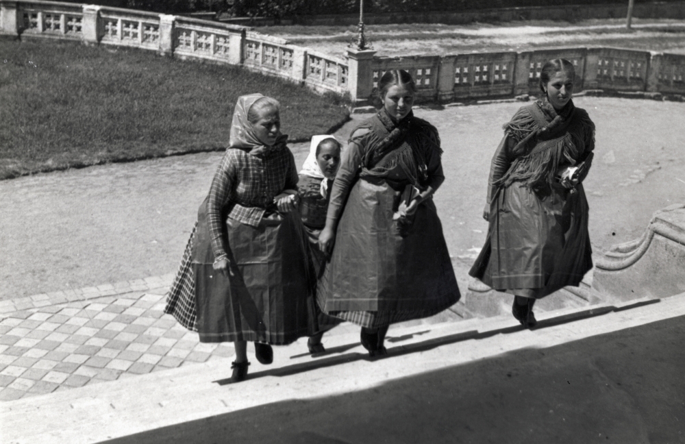 Beauty and loss: a celebration of swabian women’s stories through dress and memory