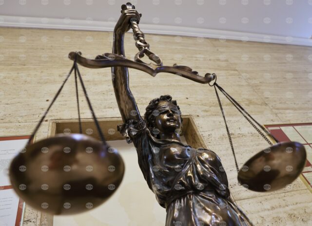 Гръцки свещеник беше признат за виновен за малтретиране на деца в хуманитарна организация 2026