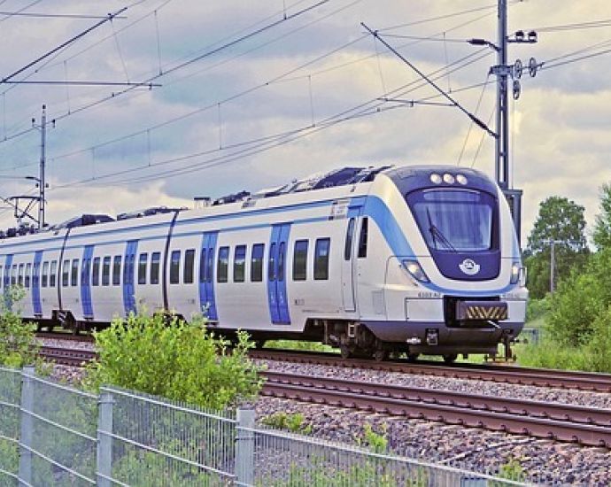 Гроздан караджов: новите влакове тръгват от април, железопътната реформа тепърва започва 2026 - юстиция Img