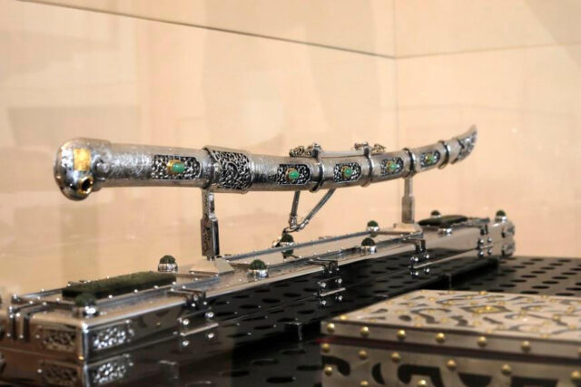 Jaké dary dostává prezident? Pražský hrad vystavuje ocelový meč i černého kulicha Jaké dary dostává prezident? Pražský hrad vystavuje ocelový meč i černého kulicha 2026