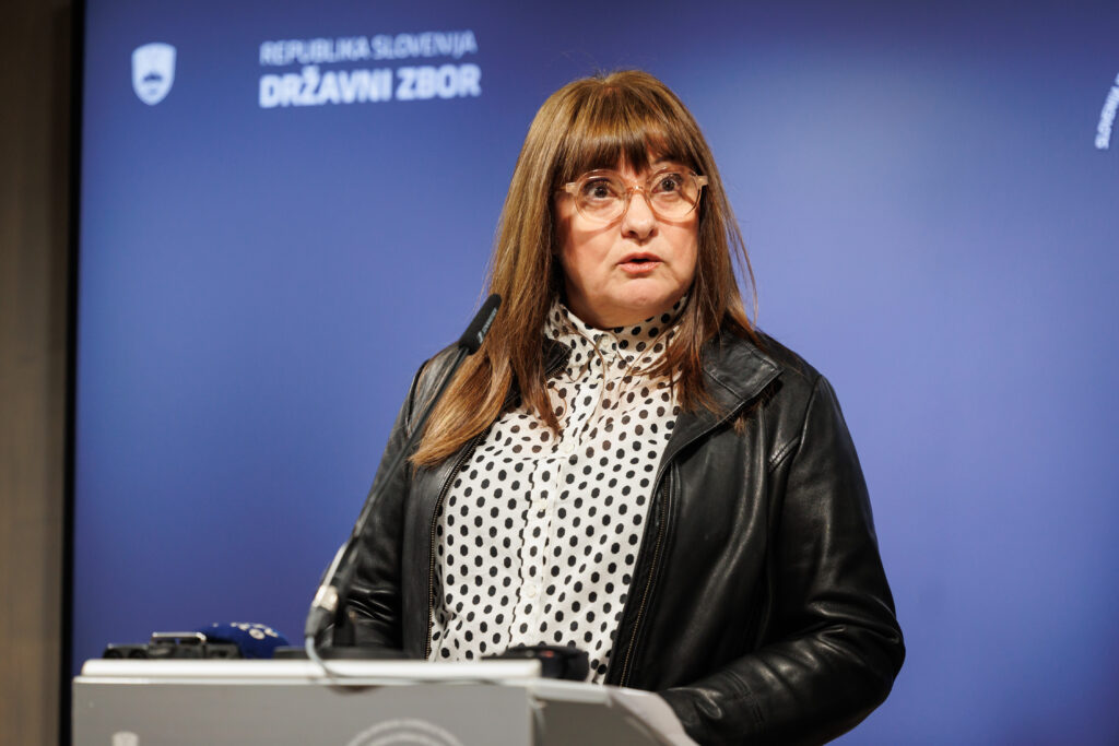 Škandalozno: tamara vonta ima sebe za žrtev, domnevnih groženj s smrtjo pa ni konkretizirala – medtem ko njeni medijski postreščki za predvolilne potrebe sekljajo opozicijo 2026
