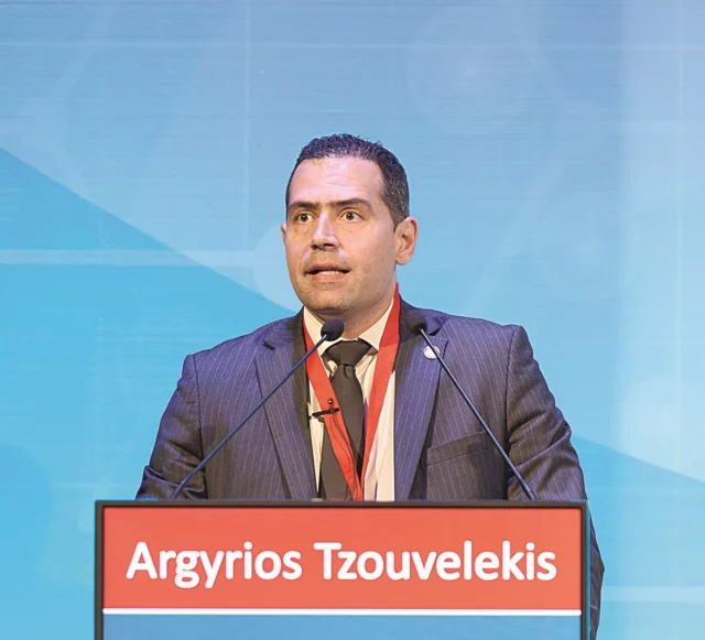 Ο καθηγητής Πνευμονολογίας Αργύρης Τζουβελέκης στην «Π»: «Οι ασθενείς με έχουν διδάξει να είμαι ταπεινός» 2026