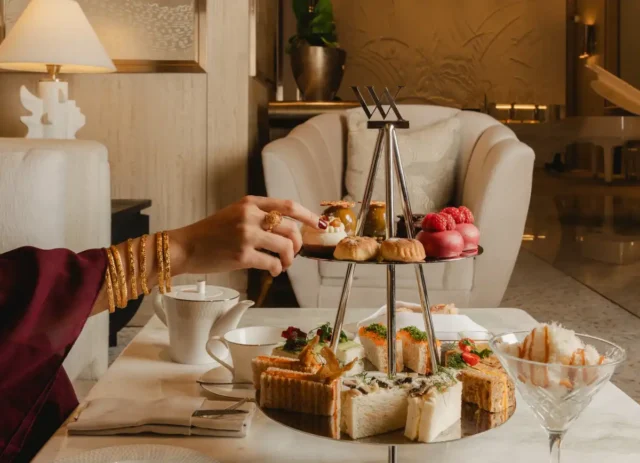 خيمة "الفيروز" الرمضانية: واحة من الفخامة تحت النجوم في والدورف أستوريا الدوحة 2026