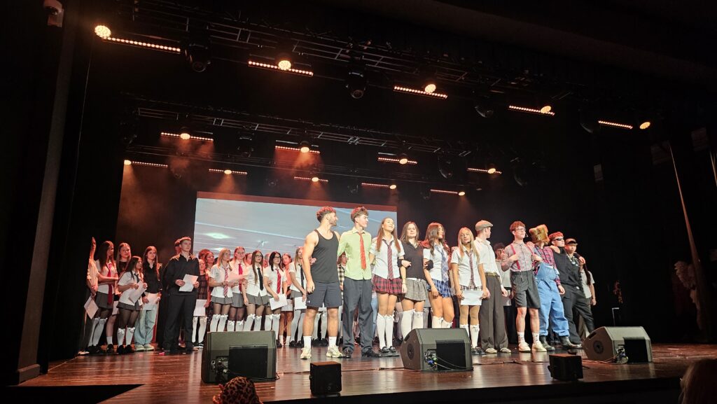 Aktualija meile alsuojantis šimtadienis: tradicija, vienijanti „vaivorykštės“ bendruomenę 2026 meile alsuojantis imtadienis tradicija vienijanti vaivo 29 aktualija iustitia. Bg gargždų „vaivorykštės“ gimnazijoje nuaidėjo dar vienas šimtadienis – šventė, kuri jau yra tapusi ne tik abiturientų laukiamiausiu įvykiu, bet ir visos mokyklos bendruomenės... Meile alsuojantis šimtadienis: tradicija, vienijanti „vaivorykštės“ bendruomenę 2026 2026-02-23 04:02:00 teisingumas - iustitia. Bg aktualija