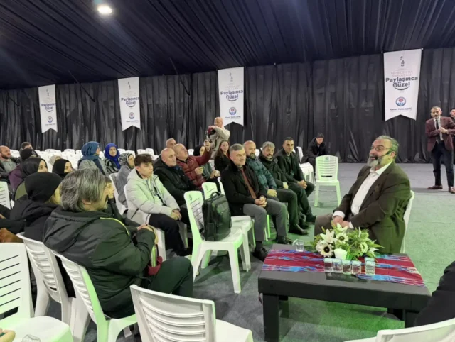 Senai Demirci Trabzon’da Oruç psikolojisini anlattı! “Buradaysak bu atkıyı takalım” 2026