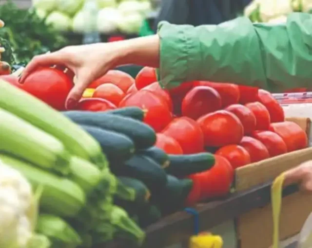 След сигнал на бранша: КЗК включва търговията с плодове и зеленчуци в секторния анализ на храни 2026