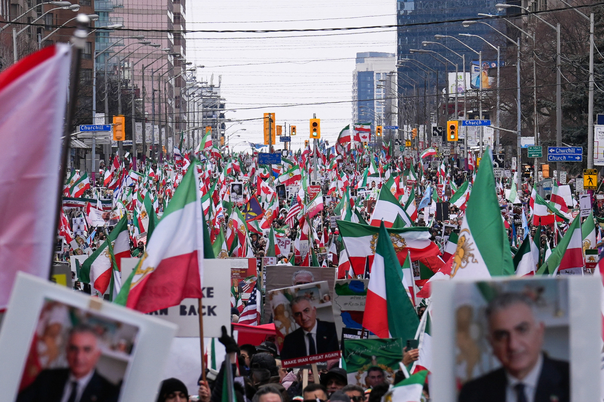 Donald trump több százezren tüntettek világszerte az iráni rezsim ellen 2026 zezren ntettek vil gszerte rezsim ellen 2026 2 donald trump iustitia. Bg szombaton világszerte több százezer ember vonult az utcára az... Iustitia. Bg több százezren tüntettek világszerte az iráni rezsim ellen 2026 2026-02-15 16:05:33 igazságszolgáltatás - iustitia. Bg donald trump