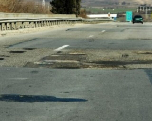 Жители на Елхово на протест заради лошото състояние на пътя до Ямбол 2026