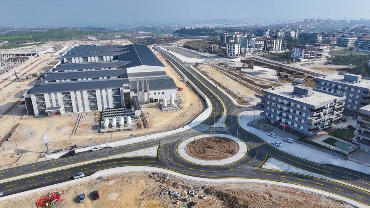 Denizli haberleri acil durum hastanesi yolları 450 milyon tl ile yenilendi! 2026 acil durum hastanesi yollar 450 milyon ile yenilendi 20 2 denizli haberleri iustitia. Bg hastaneye "işık hızında" ulaşım denizli büyükşehir belediyesi fen i̇şleri dairesi başkanlığı, hastane... Iustitia. Bg acil durum hastanesi yolları 450 milyon tl ile yenilendi! 2026 2026-03-18 11:42:00 adalet - iustitia. Bg denizli haberleri