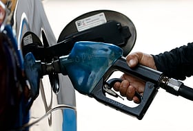 Atestar o carro com gasolina já custa mais 14% e no gasóleo subida vai em 30% desde o início da guerra 2026