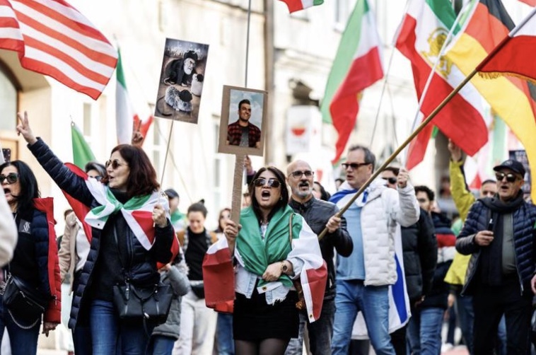 Avrupa medyası iğrençliği: i̇ran'da ilkokul öğrencileri meğer ölmüyor, okullarda dans ediyormuş! 2026 avrupa medyas ren ran ilkokul rencileri yor okullarda d 1 iustitia. Bg avrupa liderleri i̇ran’a yönelik saldırıların başlamasının hemen ardından abd ve i̇srail’e destek... Iustitia. Bg avrupa medyası iğrençliği: i̇ran'da ilkokul öğrencileri meğer ölmüyor, okullarda dans ediyormuş! 2026 2026-03-01 13:53:42 adalet - iustitia. Bg