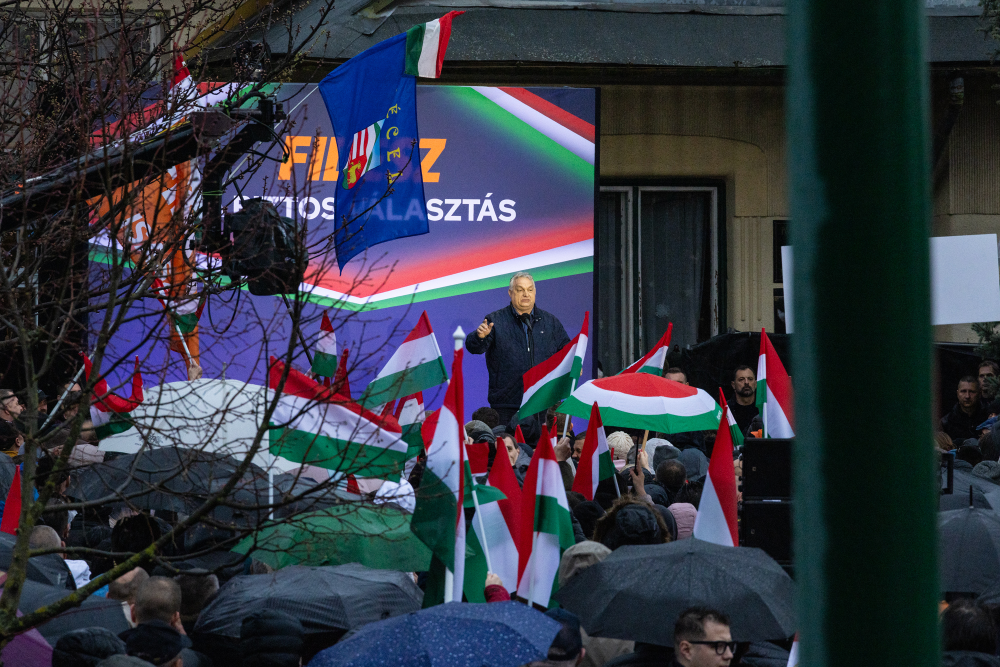 A péceli teret is alig töltötte meg orbán viktor, megint adolfék védték a rendet 2026 - igazságszolgáltatás - iustitia. Bg 444 a péceli teret is alig töltötte meg orbán viktor, megint adolfék védték a rendet 2026 celi teret alig tte meg orb viktor megint adolf rendet 9 444 iustitia. Bg „ugye nem lesz balhé? ” – ezzel lépett oda diszkréten a péceli... Iustitia. Bg a péceli teret is alig töltötte meg orbán viktor, megint adolfék védték a rendet 2026 2026-03-28 18:56:59 igazságszolgáltatás - iustitia. Bg 444