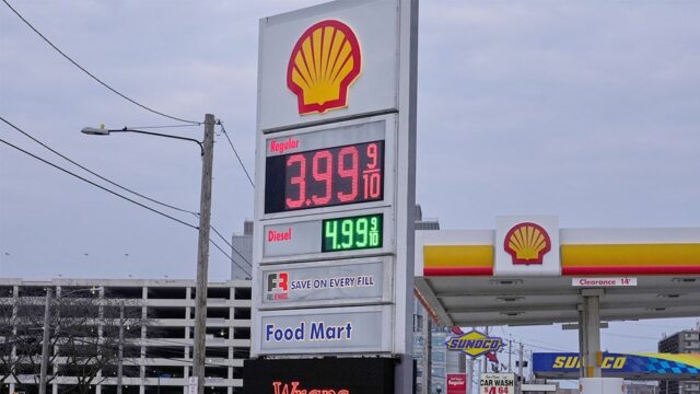 Democrats pounce on $ a gallon gas, blame Trump’s Iran war for ‘broken promise’ Democrats pounce on $4 a gallon gas, blame Trump’s Iran war for ‘broken promise’ 2026