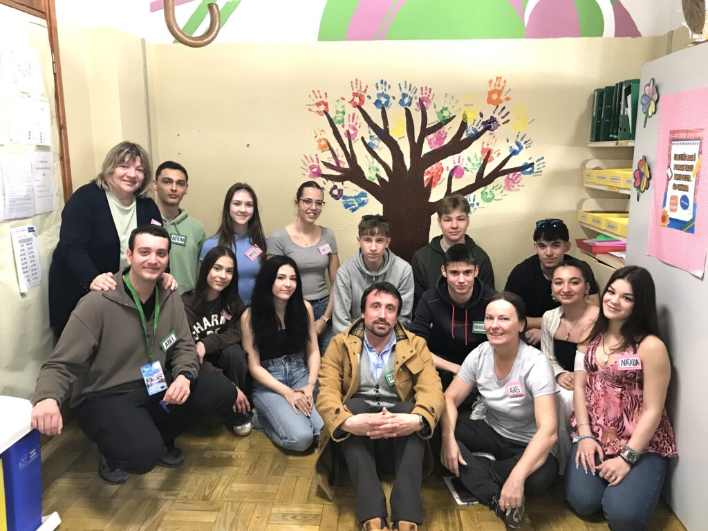 Kitekintő dunakeszi iv. Béla király gimnázium – agrupamento de escolas da azambuja 2026 dunakeszi kir gimn zium agrupamento escolas azambuja 20 31 kitekintő iustitia. Bg -híd a jövő felé. Erasmus+ csoportos diákmobilitás portugáliában. Közvetlenség, partnerség, elfogadás,... Iustitia. Bg dunakeszi iv. Béla király gimnázium – agrupamento de escolas da azambuja 2026 2026-03-15 12:16:00 igazságszolgáltatás - iustitia. Bg kitekintő