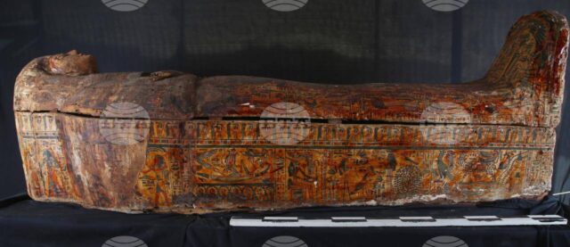 Египетски археолози откриха скривалище с цветни саркофази и редки папируси 2026