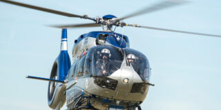 Hubschrauber kreist über vreden: das steckte hinter der suche in großemast 2026 - iustitia. Bg - gerechtigkeit Ein polizeihubschrauber in der luft