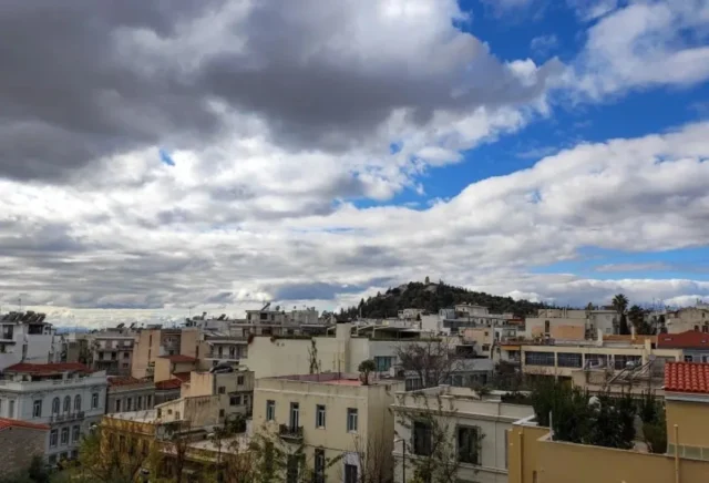 Καιρός: Άστατες συνθήκες, πού θα βρέχει, πότε αναμένεται βελτίωση, πώς θα κάνουμε παρέλαση 2026