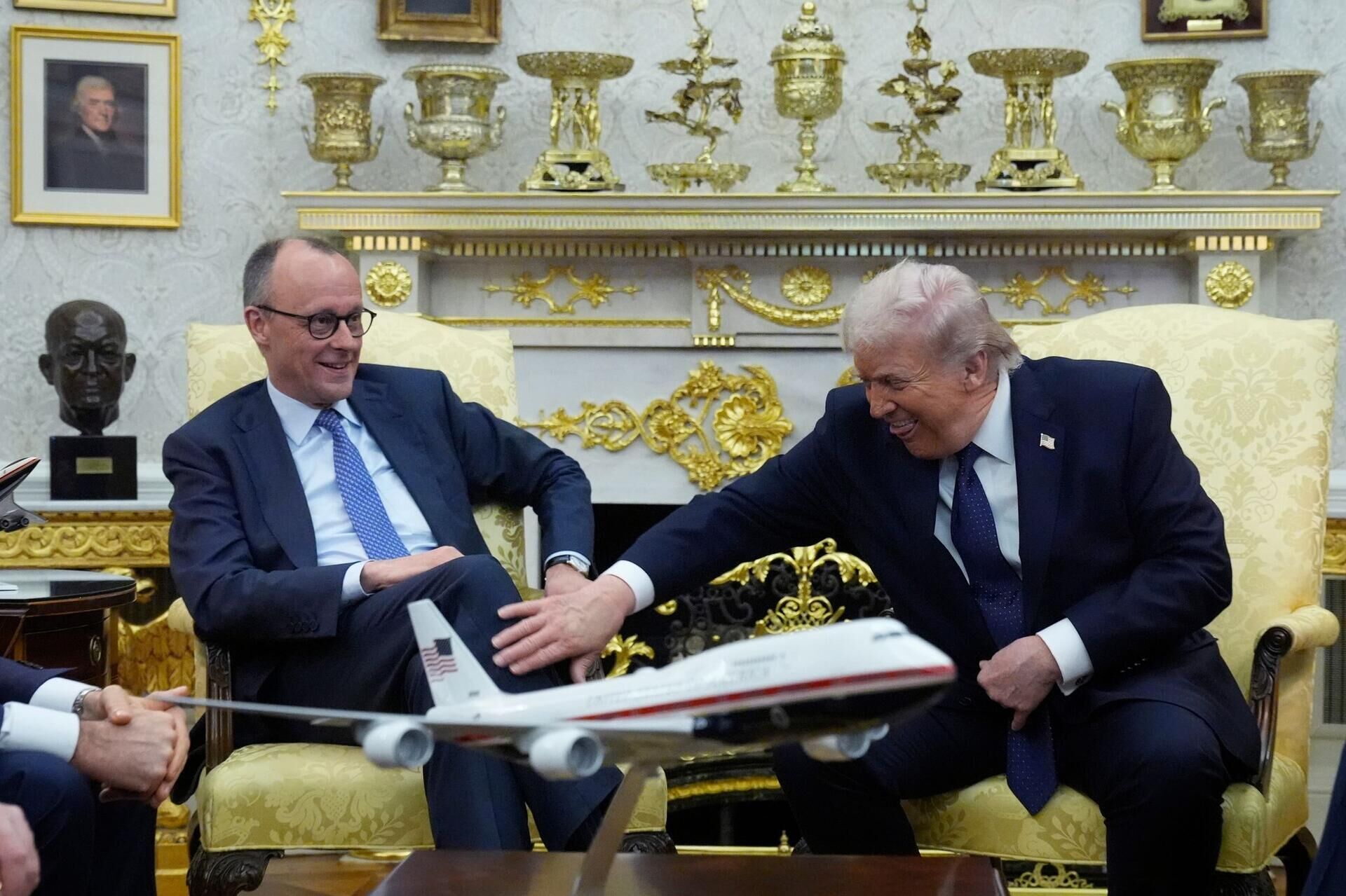 Deutschland und die welt fünf lehren aus dem merz-besuch bei trump 2026 lehren aus dem merz besuch bei trump 2026 2 deutschland und die welt iustitia. Bg verfasst von:dpa    ein fester händedruck, ein klaps aufs knie und viele warme worte. Bei allen... Iustitia. Bg fünf lehren aus dem merz-besuch bei trump 2026 2026-03-04 06:06:00 iustitia. Bg - gerechtigkeit deutschland und die welt