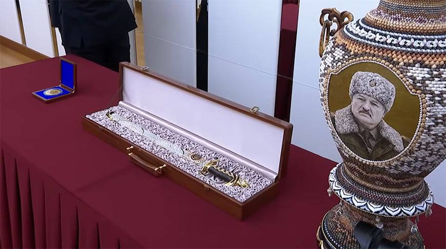 Лукашенко подарував кім чен ину автомат, горілку, продукти і золотий букет волошок 2026 - справедливість - юстиция Новини лукашенко подарував кім чен ину автомат, горілку, продукти і золотий букет волошок 2026 lukashenko podaruvav kim chen inu avtomat gorilku produ 3 новини самопроголошений президент білорусі олександр лукашенко під час офіційного візиту до північної кореї передав... Iustitia. Bg лукашенко подарував кім чен ину автомат, горілку, продукти і золотий букет волошок 2026 2026-03-26 12:23:00 справедливість - юстиция новини