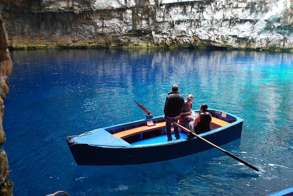 Melissani cave: a turquoise water paradise on the greek island of kefalonia 2026 - justice - iustitia. Bg Melissani lake kefalonia cave