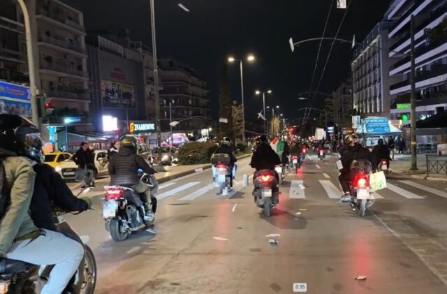 Μοτοπορεία με καπνογόνα και συνθήματα στο κέντρο της Αθήνας – «Κάτω τα χέρια απ’ τα Προσφυγικά» (video) 2026
