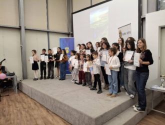 Общество наградиха участниците в националния конкурс „водата – извор на живот 2026 nagradiha uchastnitsite natsionalniya konkurs vodata iz 1 общество на тържествена церемония в експо център &bdquo;флора&ldquo; бяха отличени най-добрите млади творци от цялата страна, участвали в националния конкурс &bdquo;водата &ndash; извор на... Iustitia. Bg наградиха участниците в националния конкурс „водата – извор на живот 2026 2026-03-23 09:12:07 юстиция общество