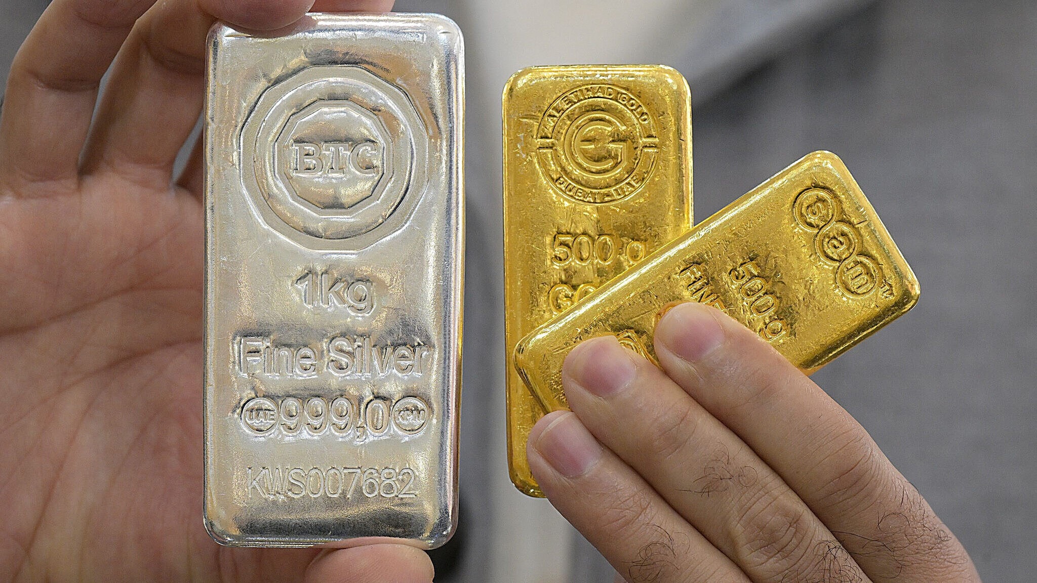 Neuer preisschock - iran-krieg schickt gold und silber auf talfahrt 2026