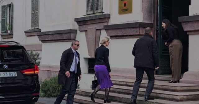 Nis intervistimi i kandidatëve për kreun e ri të Policisë së Shtetit, e Ngarkuara me Punë e SHBA mbërrin në Ministrinë e Brendshme Nis intervistimi i kandidatëve për kreun e ri të Policisë së Shtetit, e Ngarkuara me Punë e SHBA mbërrin në Ministrinë e Brendshme 2026