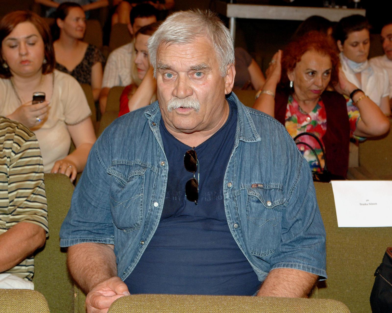 Boris dvornik otišao prije 18 godina boris dvornik školovao se za električara, ali je pobijedila ljubav prema glumi 2026 oti prije godina boris dvornik kolovao elektri ara ali 2 boris dvornik iustitia. Bg iustitia. Bg na današnji dan prije 18 godina preminula je jedna od najvećih hrvatskih glumačkih legendi boris dvornik. Umro je u 69. Godini u svom domu u splitu od posljedica srčanog udara. Dvornik je rođen 16.... Otišao prije 18 godina boris dvornik školovao se za električara, ali je pobijedila ljubav prema glumi 2026 2026-03-24 09:12:59 iustitia. Bg pravda - iustitia. Bg boris dvornik