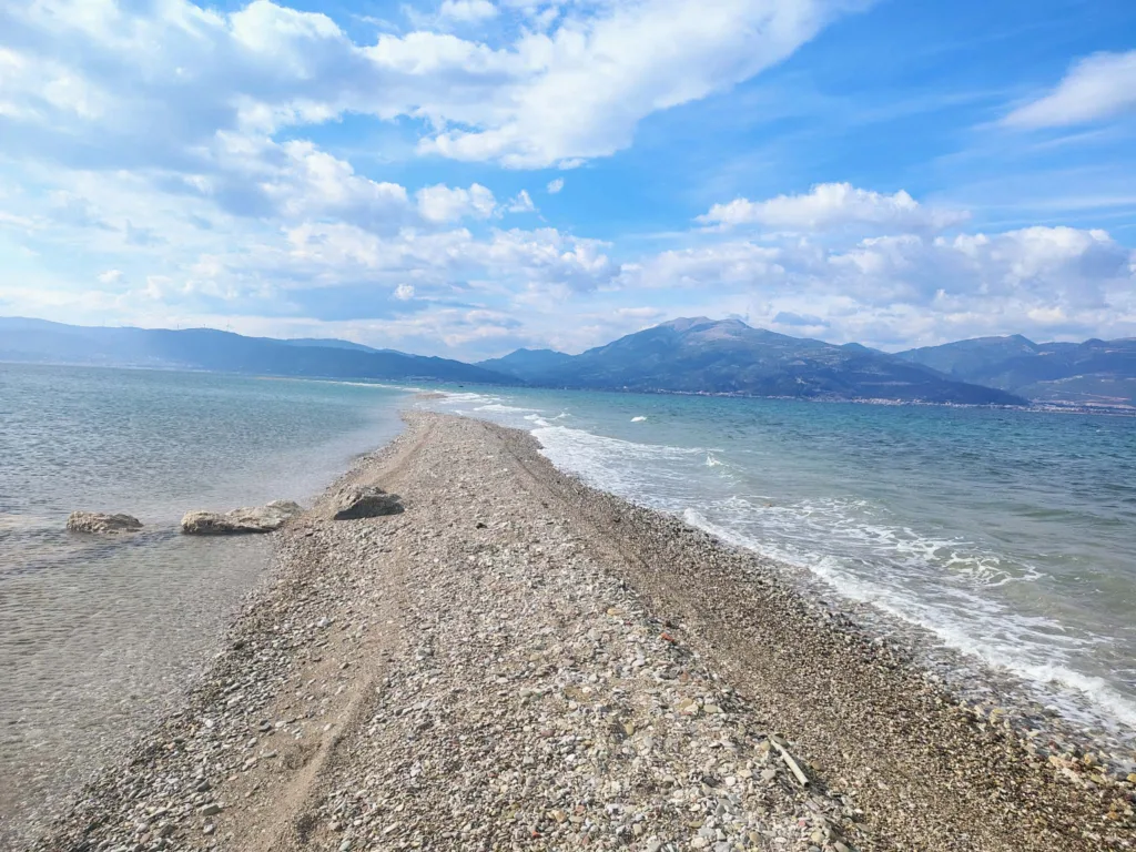 Δρέπανο: Η ιστορία με την Παναγία που άνοιξε δρόμο μέσα στο νερό