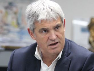 Politika пламен димитров: потребителите чакат ефекта на ядрената бомба на пазара 2026 plamen dimitrov potrebitelite chakat efekta yadrenata b 1 politika имаме непредвидима среда. Това каза пред бнт пламен димитров, президент на кнсб за ръста на цените. 20 евро помощ за най-уязвимите за горивата е някаква стъпка, според него.... Iustitia. Bg пламен димитров: потребителите чакат ефекта на ядрената бомба на пазара 2026 2026-03-22 14:25:34 юстиция politika