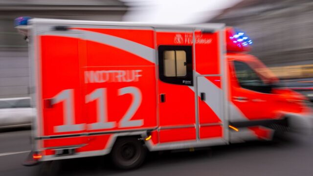 Tragischer Unfall: 16-jähriger Motorradfahrer stirbt bei Kollision mit Auto 2026