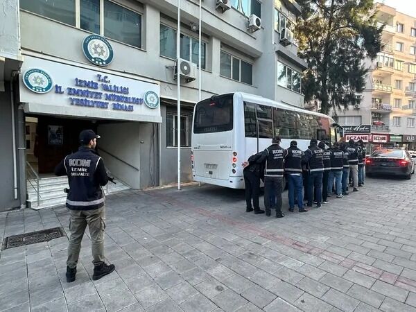 İzmir’de ‘genç osman’ operasyonu: 7 şüpheli tutuklandı 2026 - adalet - iustitia. Bg İzmir’de ‘genç osman’ operasyonu (1)
