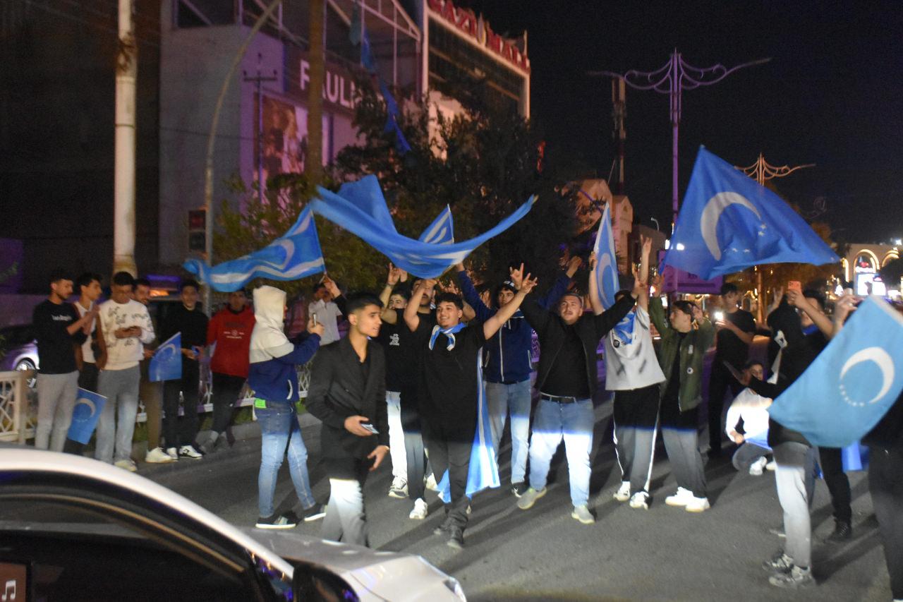 Dünya 100 yıl sonra bir ilk! Valilik türkmenlere geçti 2026 100 sonra bir ilk valilik rkmenlere 2026 2 dünya iustitia. Bg kerkük vilayet meclisi’nde yapılan oturumda eski vali rebvar taha’nın istifası kabul edilirken, meclis... Iustitia. Bg 100 yıl sonra bir ilk! Valilik türkmenlere geçti 2026 2026-04-16 23:57:00 adalet - iustitia. Bg dünya