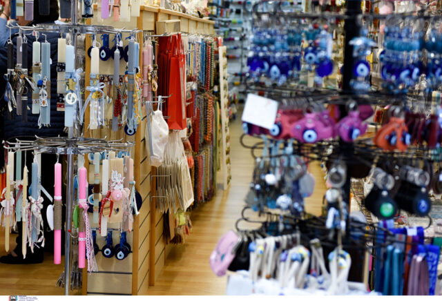 Ανοιχτά έως τις 21:00 τα καταστήματα τη Μεγάλη Δευτέρα: Όλο το πρόγραμμα μέχρι το Πάσχα 2026