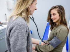 Artsen zien vrouwen uitwijken naar hormooncoaches, en dat is niet zonder risico 2026 Artsen zien vrouwen uitwijken naar hormooncoaches, en dat is niet zonder risico 2026