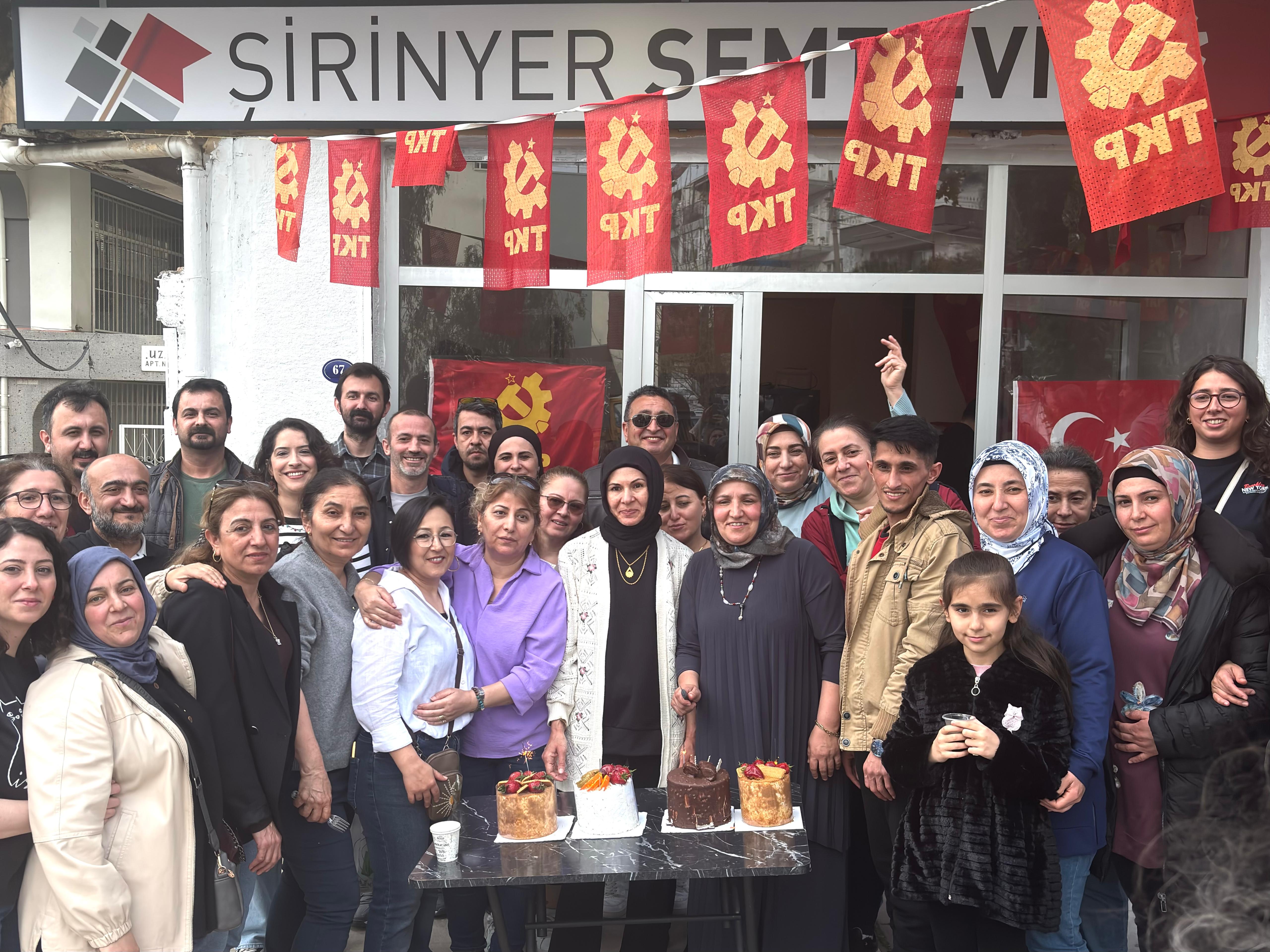 Atamay işçilerinden zafer kutlaması: ‘hakkımızı aldık, şimdi işçilerin ülkesi için mücadeleye’ 2026 atamay ilerinden zafer kutlamas hakk ald imdi ilerin lk 4 iustitia. Bg i̇zmir buca’da bulunan begos’ta geçtiğimiz yıl kapanmadan önce tommy hilfiger için üretim yapan ve ücret... Iustitia. Bg atamay işçilerinden zafer kutlaması: ‘hakkımızı aldık, şimdi işçilerin ülkesi için mücadeleye’ 2026 2026-04-06 11:25:51 adalet - iustitia. Bg