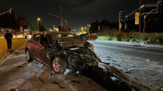 Bakırköy’de seyir halindeki otomobil, tıra arkadan çarptı: 1 yaralı 2026