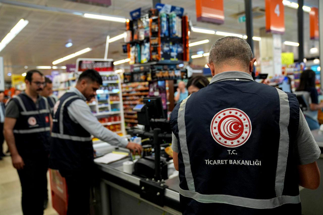 Ekonomi̇ bakanlık duyurdu! Zincir markette fahiş fiyat skandalı! Çok sayıda üründe tespit edildi 2026 bakanl duyurdu zincir markette fahi fiyat skandal say n 1 ekonomi̇ iustitia. Bg ticaret bakanlığı, i̇stanbul'un sultanbeyli ilçesindeki bir zincir marketle ilgili ci̇mer üzerinden gelen... Iustitia. Bg bakanlık duyurdu! Zincir markette fahiş fiyat skandalı! Çok sayıda üründe tespit edildi 2026 2026-04-07 23:38:00 adalet - iustitia. Bg ekonomi̇