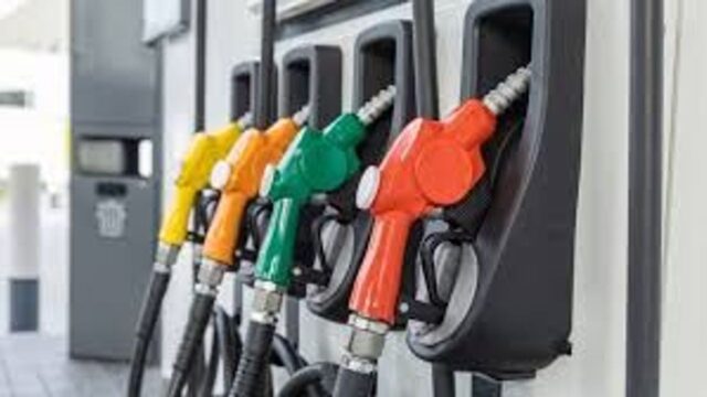 Benzin ve motorine indirim: Deponuzu fullemek için yarını bekleyin! 2026