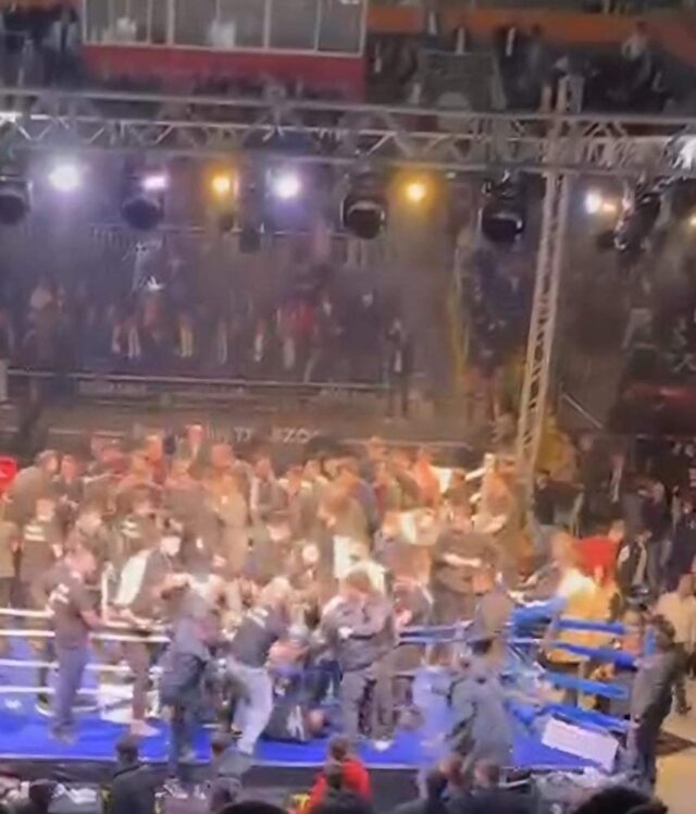 Boks maçı kavgaya döndü! Türk ve Rus dövüşçü birbirine girdi 2026
