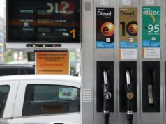 Bruselas avisa a España de que bajar al 10% el IVA al combustible incumple la ley europea 2026 Bruselas avisa a España de que bajar al 10% el IVA al combustible incumple la ley europea 2026