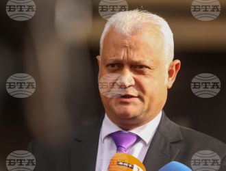 Politika дечев поиска твърди мерки срещу изборните престъпления 2026 dechev poiska tvardi merki sreshtu izbornite prestaplen 1 politika служебният министър на вътрешните работи емил дечев призова за твърди и безкомпромисни действия срещу всеки, замесен в изборно престъпление. Това той заяви пред ръководните... Iustitia. Bg дечев поиска твърди мерки срещу изборните престъпления 2026 2026-04-14 18:11:23 юстиция politika