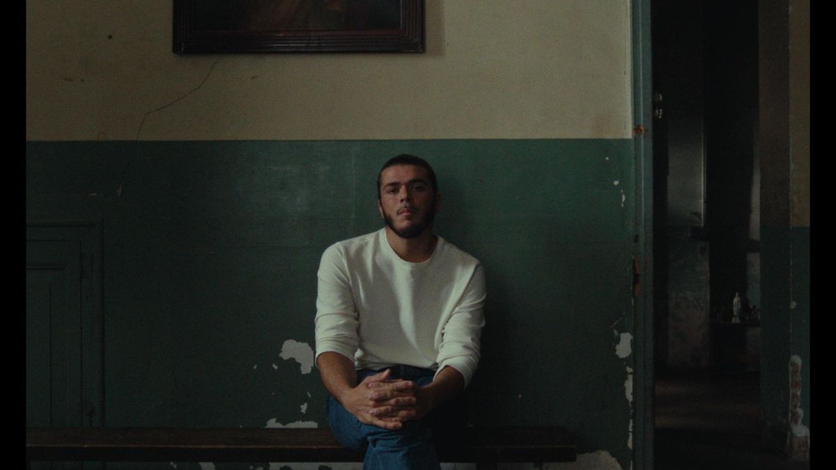 Gabriel lópez durante el rodaje del documental 'la chaparra. Yo nací en una secta'