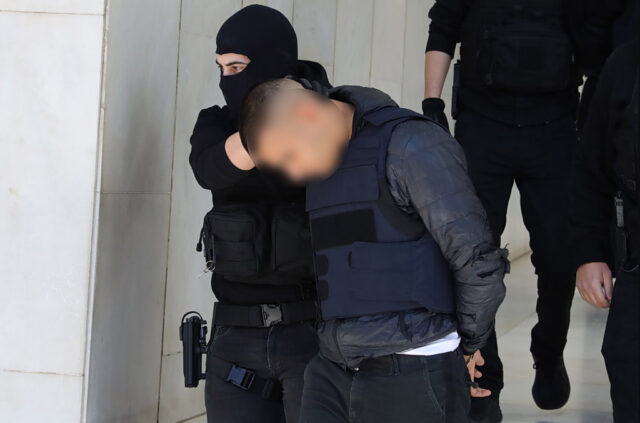 Δολοφονία στον Άγιο Δημήτριο: Ξεσπά ο παππούς του 20χρονου κατηγορούμενου – «Για μια γυναίκα μαχαιρωθήκανε, μου έχει στρίψει και μένα» 2026