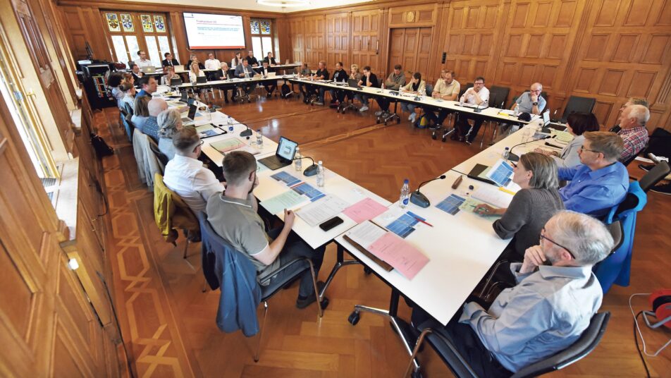 Drei wechsel im einwohnerrat 2026 - justiz Herisau drei wechsel im einwohnerrat 2026 drei wechsel einwohnerrat 2026 herisau per 31. Mai 2026 haben peter baumgartner (die mitte), david ruprecht (evp) und silvia taisch dudli (sp) ihren... Iustitia. Bg drei wechsel im einwohnerrat 2026 2026-04-09 15:12:00 justiz herisau