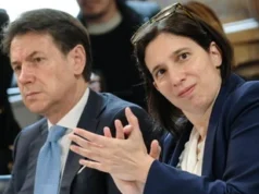 Elly Schlein, suicidio-primarie: umiliata da Conte, ecco il sondaggio 2026 Elly Schlein, suicidio-primarie: umiliata da Conte, ecco il sondaggio 2026