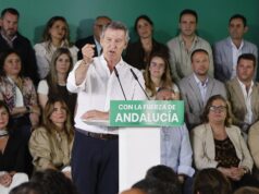 Feijóo pide «apretar» para que Moreno gobierne Andalucía sin Vox tras pactar con la extrema derecha en Extremadura y Aragón 2026 Feijóo pide "apretar" para que Moreno gobierne Andalucía sin Vox tras pactar con la extrema derecha en Extremadura y Aragón 2026