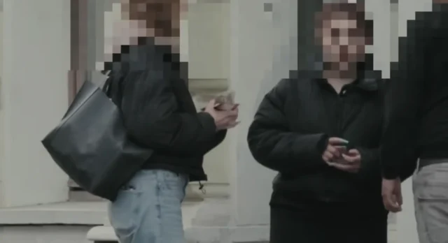 Fideszes jelölt a szegedi iroda előtti pénzezésről: Nem tilthatom meg, hogy egymásnak adjanak pénzt az aktivisták Fideszes jelölt a szegedi iroda előtti pénzezésről: Nem tilthatom meg, hogy egymásnak adjanak pénzt az aktivisták 2026